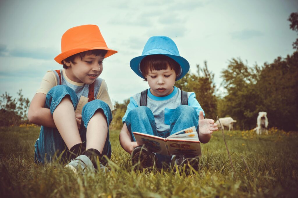 niños leyendo